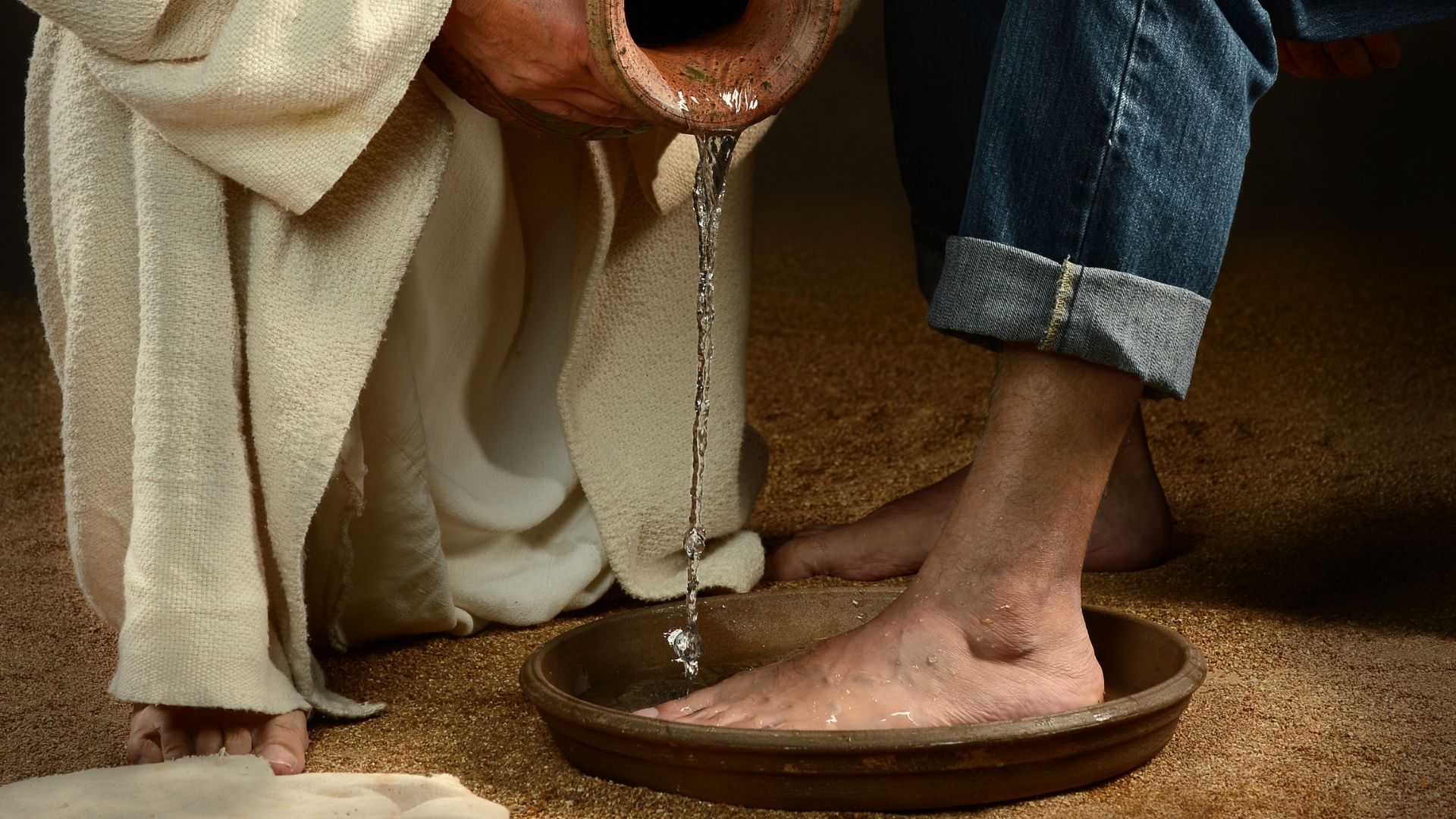 Jesus washes the disciples’ feet